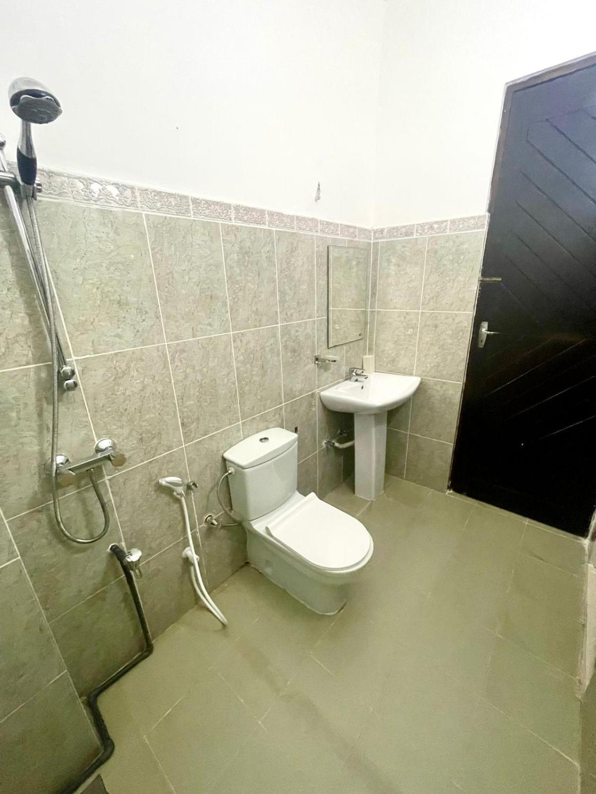 Hotel One Sixty Dehiwala-Mount Lavinia Екстериор снимка