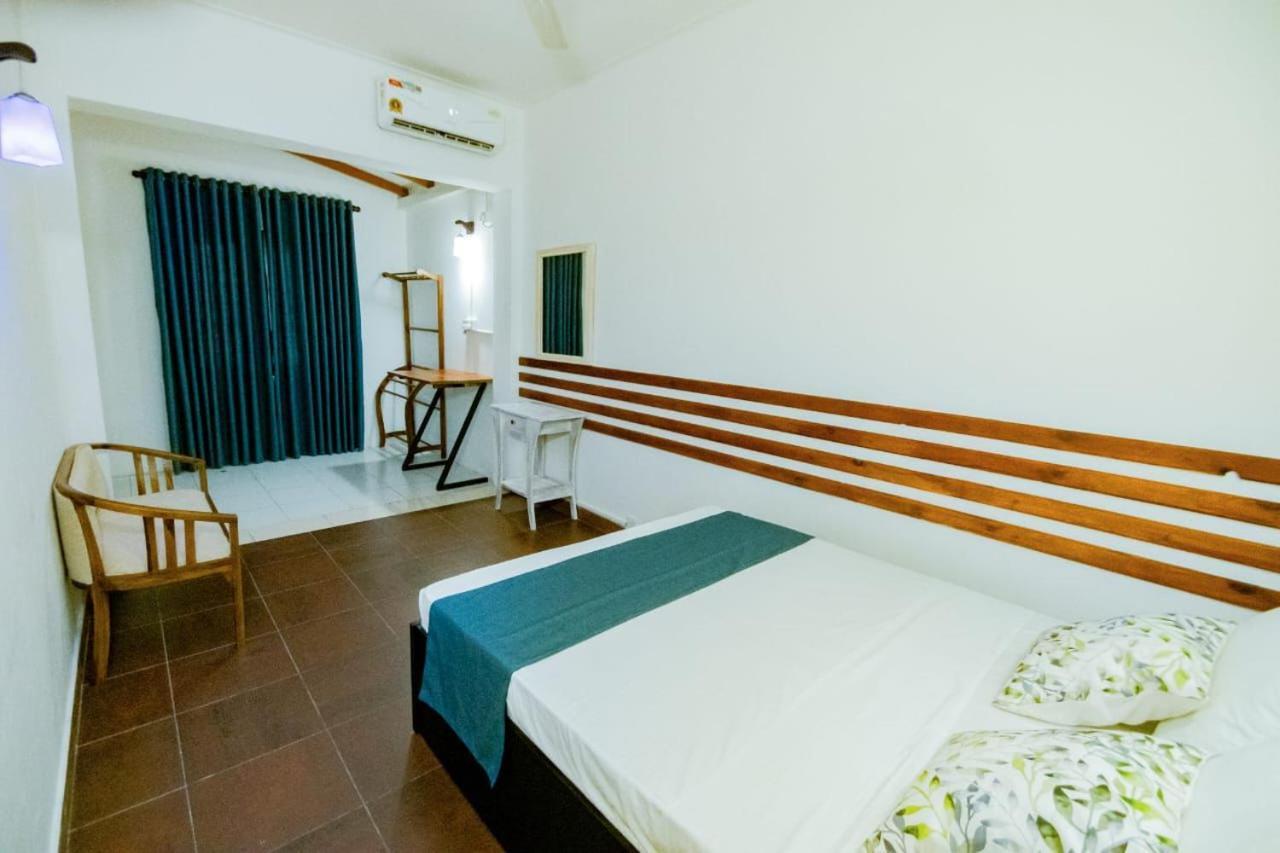Hotel One Sixty Dehiwala-Mount Lavinia Екстериор снимка