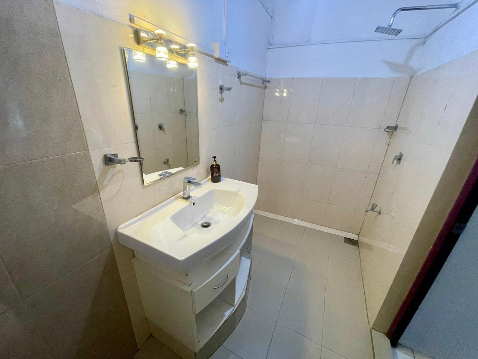 Hotel One Sixty Dehiwala-Mount Lavinia Екстериор снимка